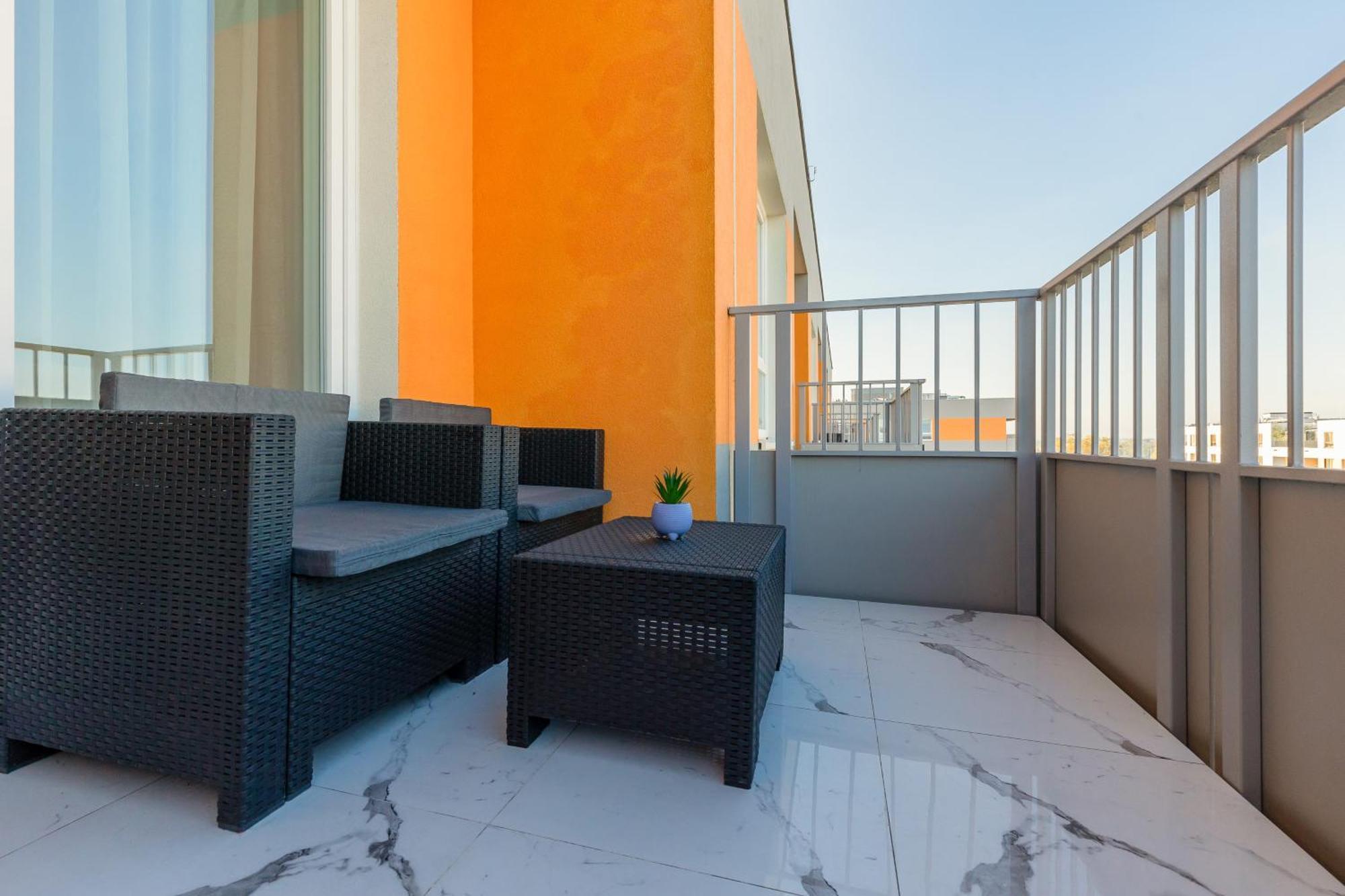 Elegant Apartments With Balcony & Parking Warsaw By Noclegi Renters 외부 사진